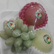 ผลไม้สด ร้านลาดพร้าว 138 ติดถนนริมฟุตบาทอยู่หน้าซอยเลยข้างๆมี toyota