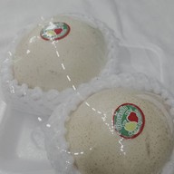 ผลไม้สด ร้านลาดพร้าว 138 ติดถนนริมฟุตบาทอยู่หน้าซอยเลยข้างๆมี toyota