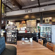 บรรยากาศ อีทสมิธ EATSMITH Cafe & Restaurant ท่ามะขาม