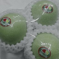 ผลไม้สด ร้านลาดพร้าว 138 ติดถนนริมฟุตบาทอยู่หน้าซอยเลยข้างๆมี toyota