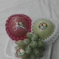 ผลไม้สด ร้านลาดพร้าว 138 ติดถนนริมฟุตบาทอยู่หน้าซอยเลยข้างๆมี toyota