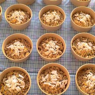 กานดาข้าวผัดปูและตามสั่ง สารินซิตี้อาคารพาณิชย์ข้างๆหมู่บ้านซื่อตรงอยู่ถนนเมนเยื้องๆเดอะคาแนล