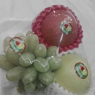 ผลไม้สด ร้านลาดพร้าว 138 ติดถนนริมฟุตบาทอยู่หน้าซอยเลยข้างๆมี toyota