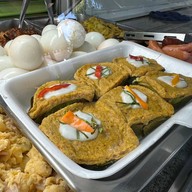 บรรยากาศ หมูทอดเจ๊จง ปั๊มปตท. เทพารักษ์ กม.8 (PTT Thepharak KM8)