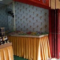 หน้าร้าน บ๊วยแม่พารวย ตลาดน้ำหัวหินสามพันนาม