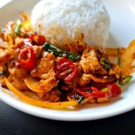 ร้านอิ่มอุ่น กะเพราพริกแห้ง อาหารตามสั่ง สาขาอุดมสุข