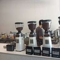 บรรยากาศ 1:2 coffee  บางแสน