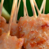 หมูปิ้ง ใต้สะพานลอย โลตัสแคราย