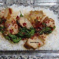 เมนูของร้าน เกรซ-เกมส์ โคตรยำสูตรโบราณ-กระเพราโบราณ รสเด็ด