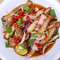 เกรซ-เกมส์ โคตรยำสูตรโบราณ-กระเพราโบราณ รสเด็ด