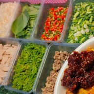 มองดูข้าวไข่เจียว &  ลูกชิ้นทอดสะใภ้บุรีรัมย์ พฤกษาวิลล์ (พันเสด็จใน)