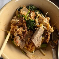 ก๋วยเตี๋ยวน้ำตกพี่คิด