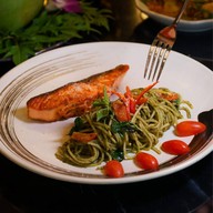 SEASON BLUE (ร้านอาหาร&คาเฟ่) SEASON BLUE สุราษฎร์ธานี