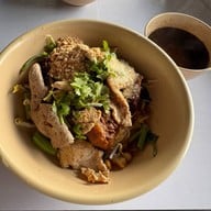 เมนูของร้าน ก๋วยเตี๋ยวน้ำตกพี่คิด
