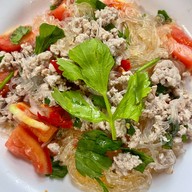 ยำ ปังปิ้ง กะเพรา ศรีราชา