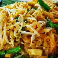 คุ้มผัดไทย(โคตรคุ้ม) byกวักข้าว บ้านแม่ย่อยสันศรี