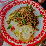 ครัวคุณนาย ก๋วยเตี๋ยวไก่มะระ กะเพราถาดยักษ์  & Boss Coffee ครัวคุณนาย   ก๋วยเตี๋ยวไก่มะระ อาหารตามสั่ง