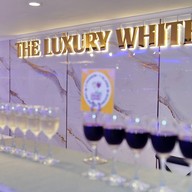 เมนูของร้าน The Luxury White Cruise ICONSIAM