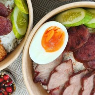 ข้าวหมูแดงหมูกรอบ by คุณจูน