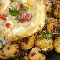 ยำติดแกรม-กะเพราเนื้อโคขุน