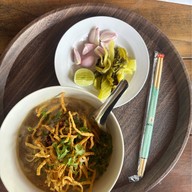 ข้าวซอยแม่อำไพ สูตรลำปาง สามโคก