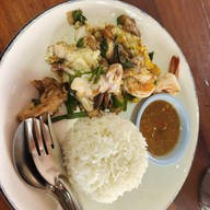 เฮียฮวดก๋วยเตี๋ยวหมูบ้านบึง พระยาสัจจา