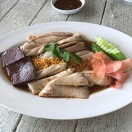 財 ไช้ ข้าวมันไก่ สไตล์สิงคโปร์ -