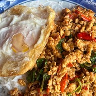 แดงผัดกะเพรา นาคนิวาส