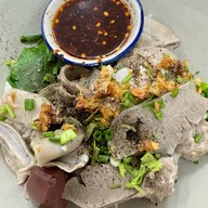 นายตั้ม ต้มเลือดหมู สาขาตลาดเกษตร