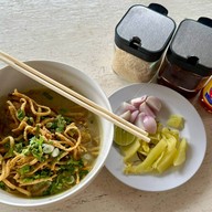 ข้าวซอยแม่อำไพ สูตรลำปาง สามโคก
