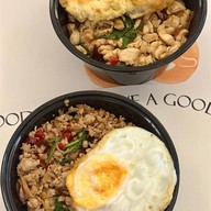เมนูของร้าน กะเพราชูโรง พระราม 4