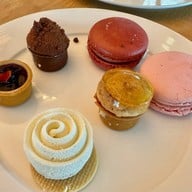 Alex Dilling at Lord Jim's โรงแรมโอเรียนเต็ล