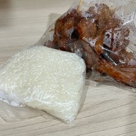 ศุจินธรหมูทอดเสียบไม้ ตลาดต้นไม้ชายคา เพชรเกษม 28
