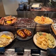 Alex Dilling at Lord Jim's โรงแรมโอเรียนเต็ล