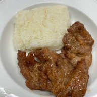 เมนูของร้าน ศุจินธรหมูทอดเสียบไม้ ตลาดต้นไม้ชายคา เพชรเกษม 28