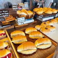 LoafyCo Bakery House ลาซาล