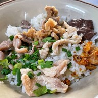 เมนูของร้าน ก๋วยเตี๋ยวไก่ไทยนายโต้งห้วยพลู สาขา2 สี่แยกกั่งบ๊วย