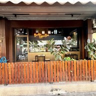 หน้าร้าน บ้านกรูคาเฟ่ แอนด์ บาร์ วัดอรุณฯ