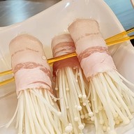 สุกี้ ล่าเม่ย หม่าล่า 辣妹麻辣旋转小火锅 มีโชคพลาซ่า