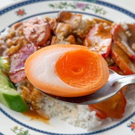 เมนูของร้าน ข้าวหมูแดงสุพรรณ หลังสถานีรถไฟปากช่อง