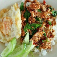 กระเพราพี่นิด กระเพราพี่นิด