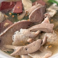 เมนูของร้าน ข้าวหมูแดงสุพรรณ หลังสถานีรถไฟปากช่อง