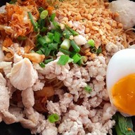 ก๋วยเตี๋ยวไข่สยาม