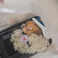 เมนูของร้าน โจ๊กบางกอก (โจ๊ก ข้าวผัดปู/กุ้ง ผัดกระเพราสามเผ็ด ต้มเลือดหมู ก๋วยจั๊บญวน ข้าวต้มปลากระพง) สาขาบางใหญ่ซิตี้