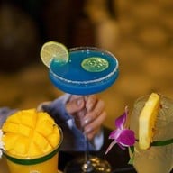 SEASON BLUE (ร้านอาหาร&คาเฟ่) SEASON BLUE สุราษฎร์ธานี