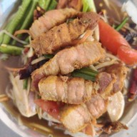 ยำติดแกรม-กะเพราเนื้อโคขุน