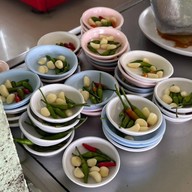 บรรยากาศ ข้าวขาหมู กระทุ่มราย