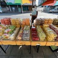 ผลไม้ลุงประยงค์ ถนนประดิพัทธ์ หน้าคอนโดเดอะไลน์