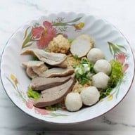 นายย้ง ทรงวาด ก๋วยเตี๋ยวลูกชิ้นปลา .