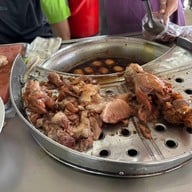 บรรยากาศ ข้าวขาหมู กระทุ่มราย